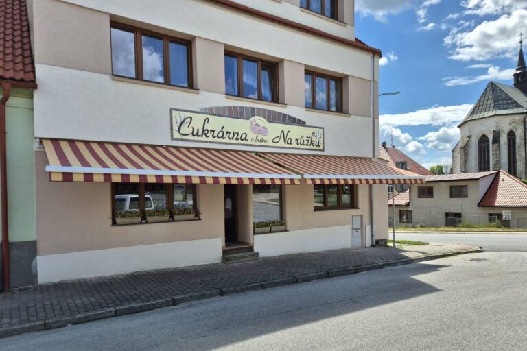 Příjemný stín pro Cukrárnu a bistro Na růžku